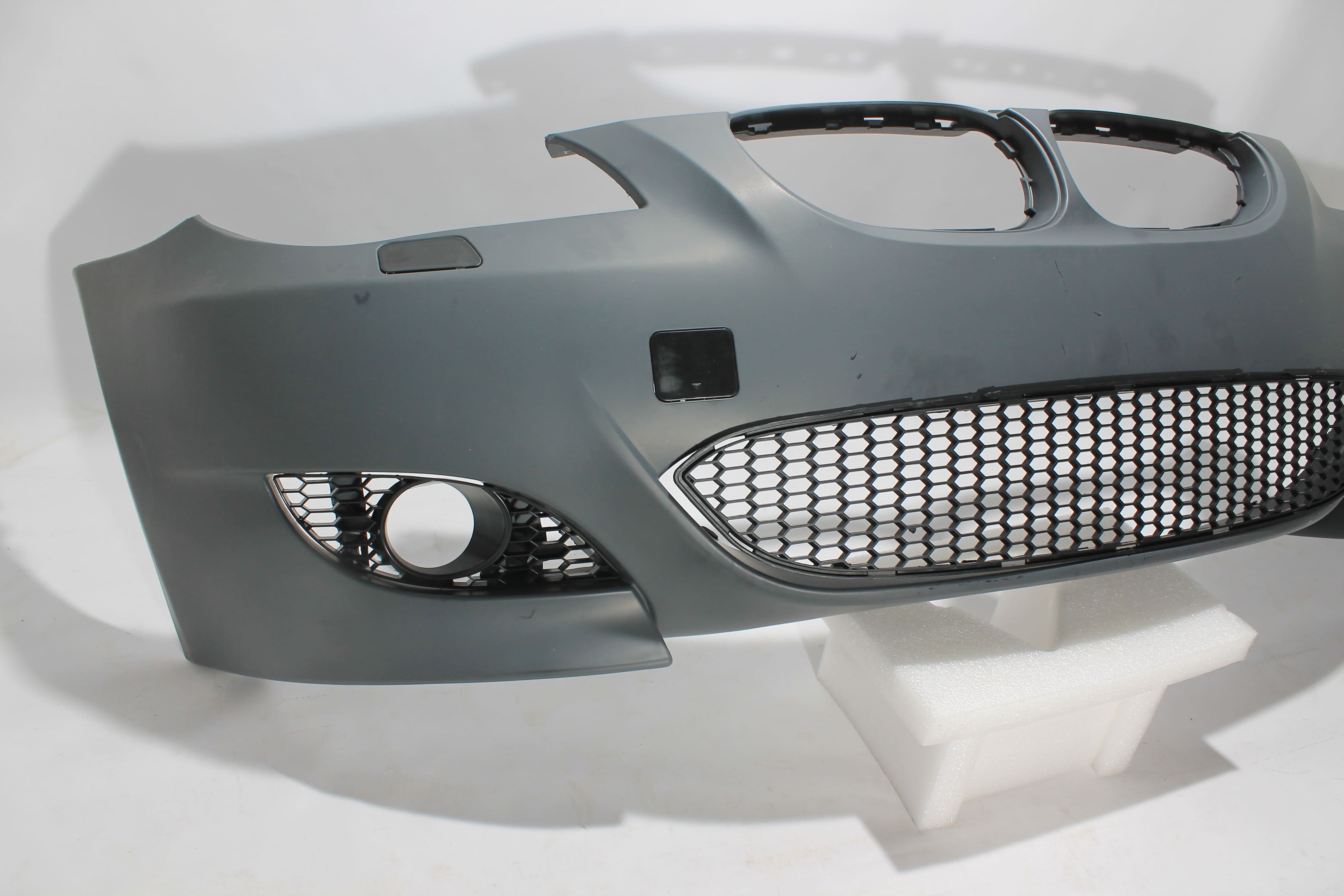 Przedni zderzak BMW 5 E60 2006-2010 pod halogeny